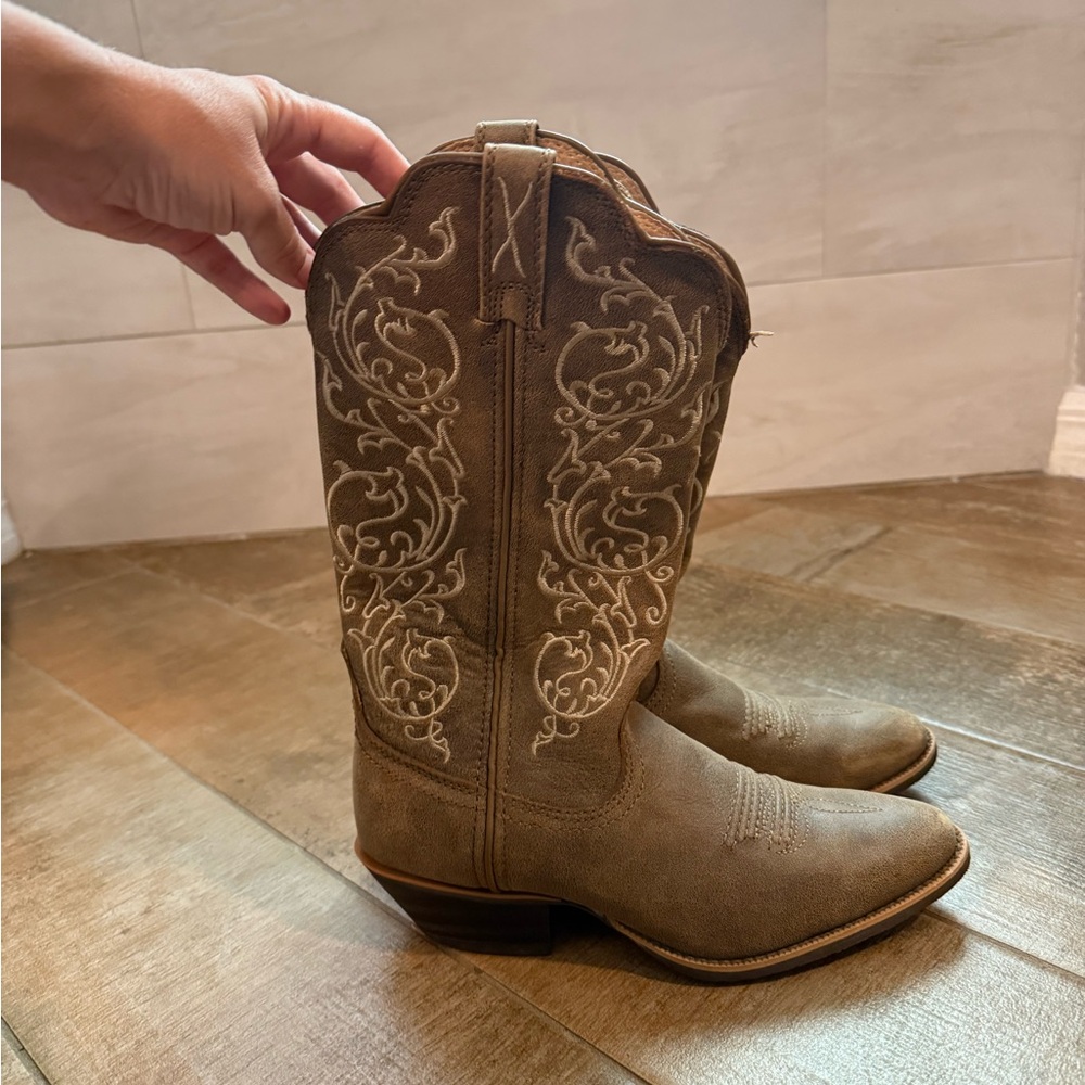 Ariat Brown Heeled Boots with Cream Embroidery